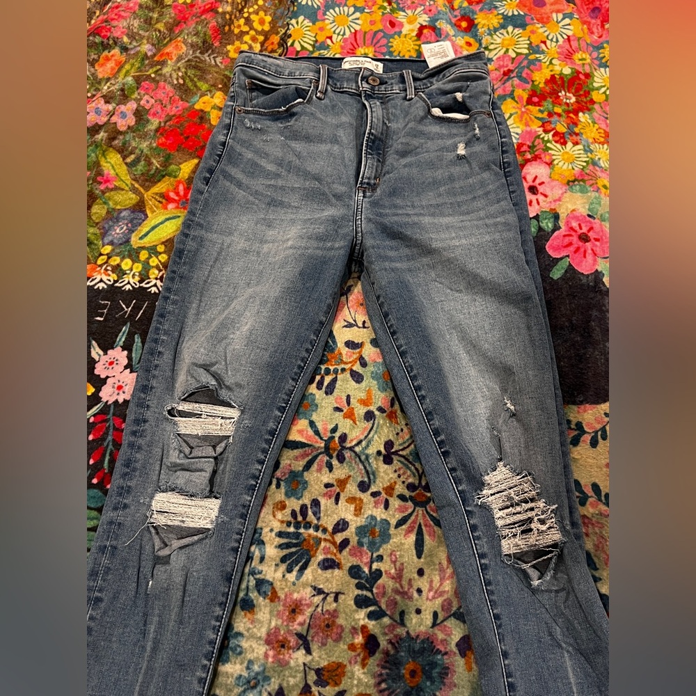 Abercrombie & Fitch Super Skinny High Rise Distressed Jeans - Picture 7 of 15